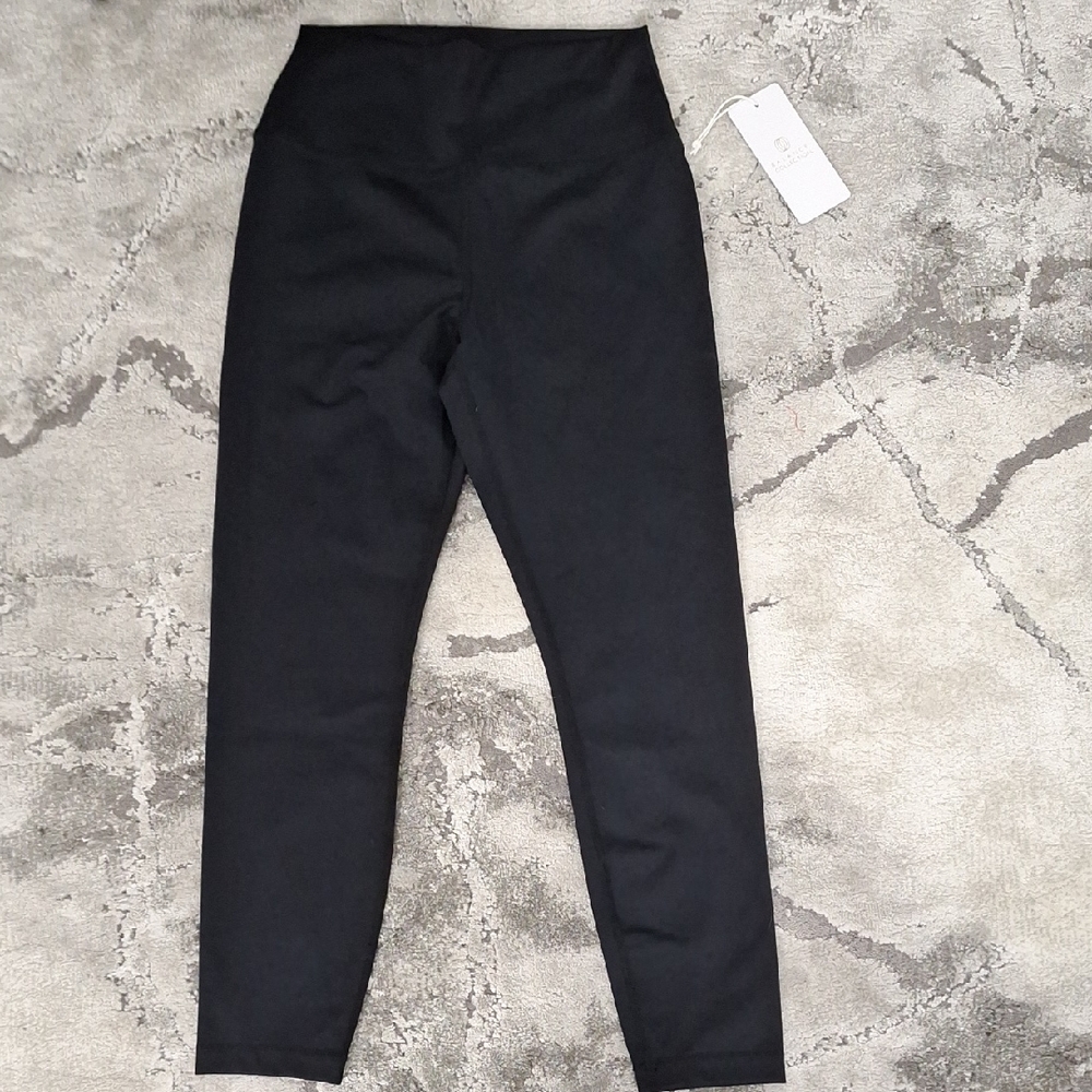 Marika Black Capris 25"